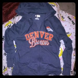 COZY, CLASSY & DENVER BRONCOS CHIC 😎